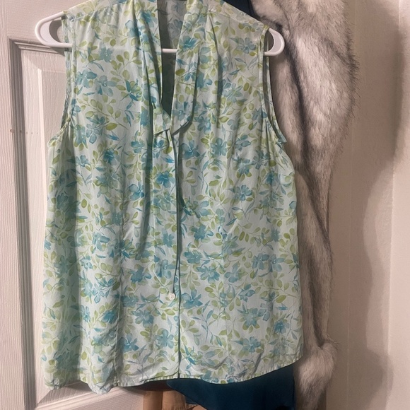 Amanda Smith Tops - Amanda Smith Pure Silk blouse size medium